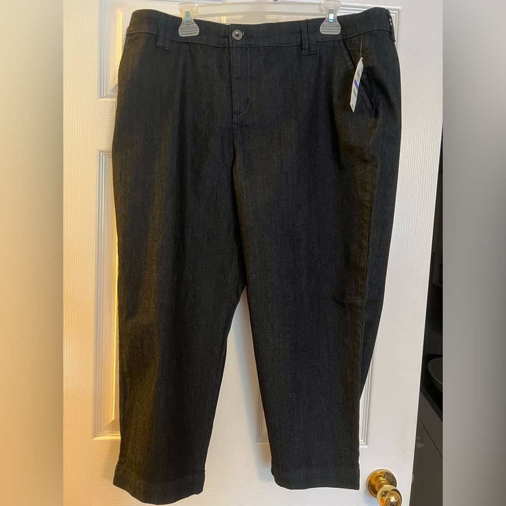 Denim mid rise tummy control stretch capri. New, never worn.